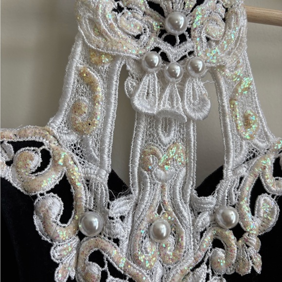 Vintage Elegant Velvet Black Dress with Lace and Glitter Neck Detail - Size 2 - Picture 3 of 7